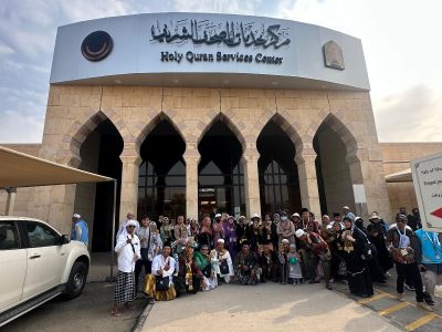Jamaah Umroh Surya Haromain Berfoto Di Percetakan Al-quran
